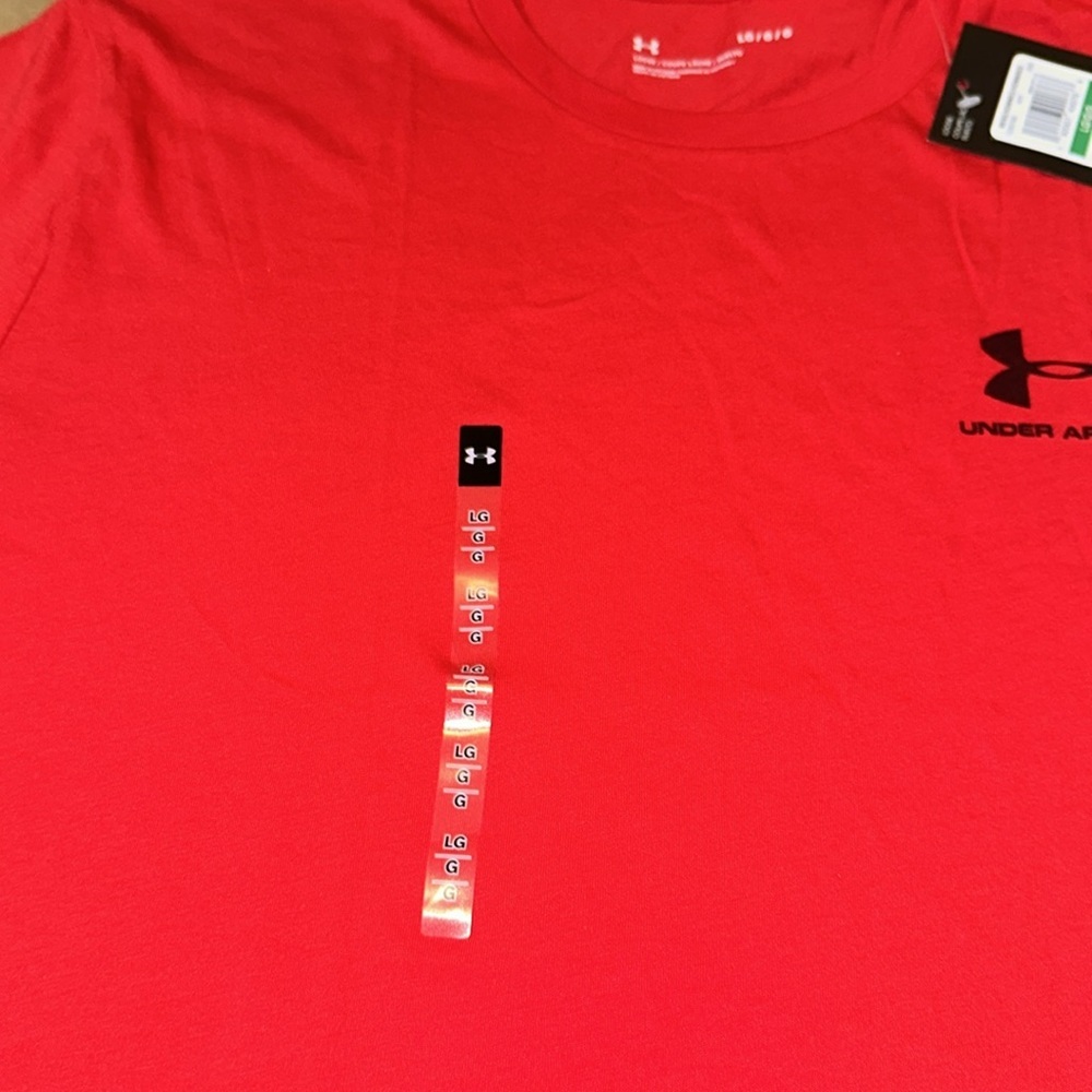 Under Armour NWT Men Sport style loose short sleeve red shirt LARGE size NWT!! - Picture 5 of 5